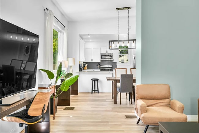 Building Photo - 906 Villa Ave