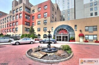 Building Photo - 111 Mulberry St