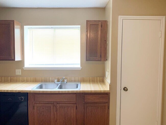 Building Photo - 24118 Red Sky Dr