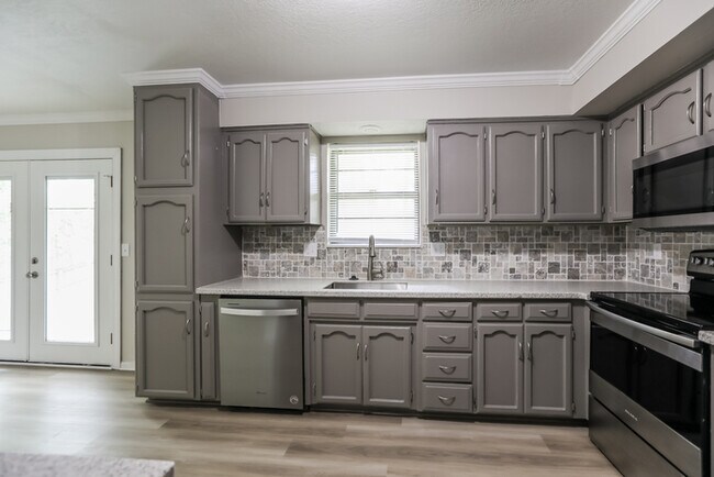 Foto del edificio - 6704 NW Hidden Valley Rd