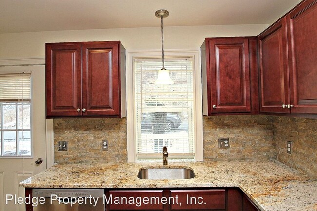 Building Photo - 501-810 River View Ln