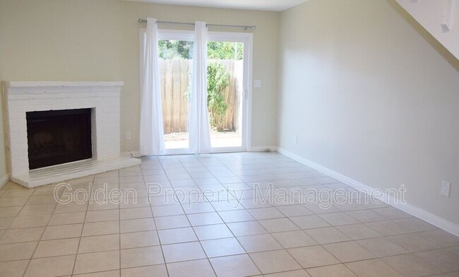 Building Photo - 2137 Thomas Ave