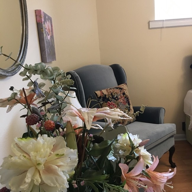 Large Fully Furnished One-Bedroom Apartment - 4323 McKinney Ave