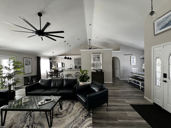 Building Photo - beautiful updated large home