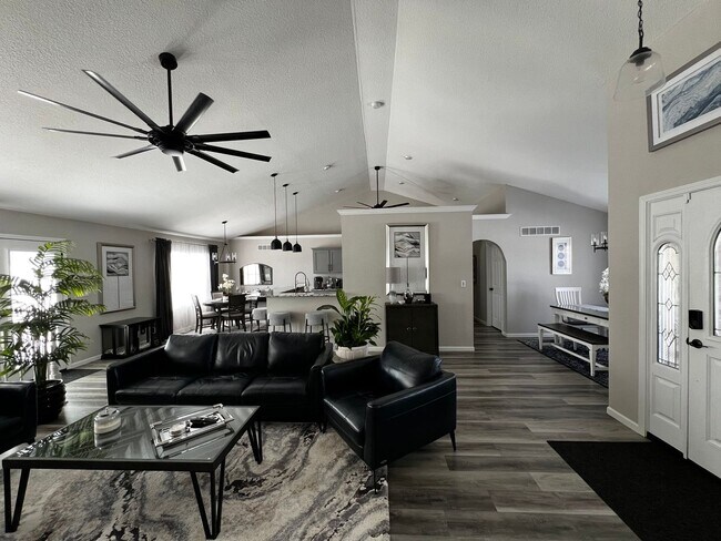 Foto del edificio - beautiful updated large home