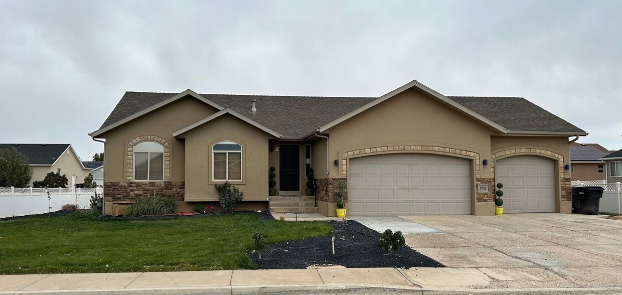 Primary Photo - Charming Spacious Cedar City Home