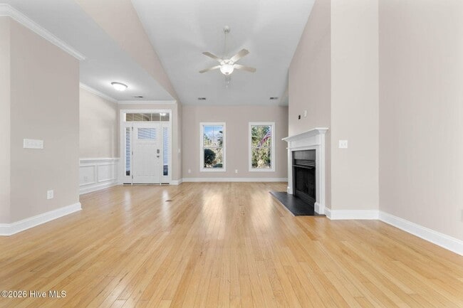 Building Photo - Beautiful 4 bedroom 3 bath home in Compass Pointe