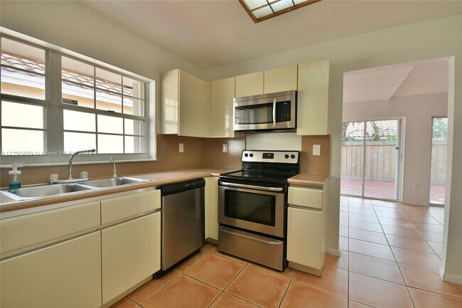 Foto del edificio - 10380 NW 46th St