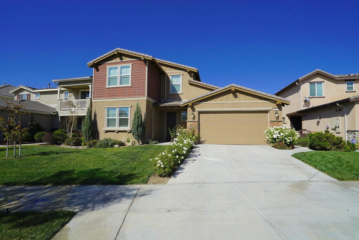 Foto principal - COMING SOON! River Village 4 Bedroom Home ...