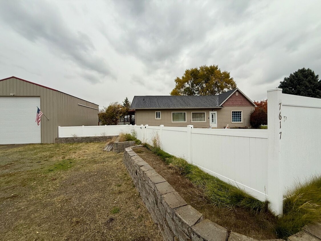 Foto principal - Updated 3 Bed 2 Bath Spokane Valley Home +...