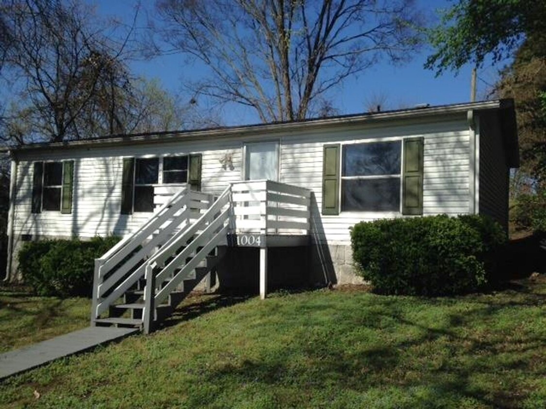 Primary Photo - 1004 Ozark St