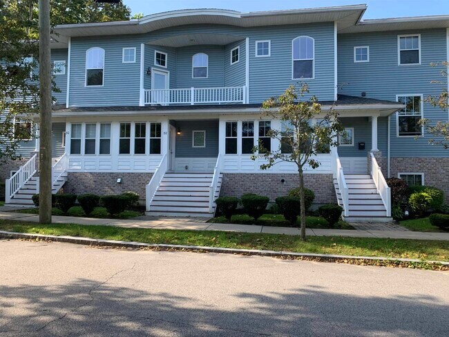 Building Photo - 32 Madison St