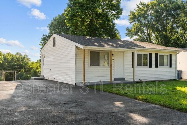 Building Photo - 1739 Leafcrest Dr