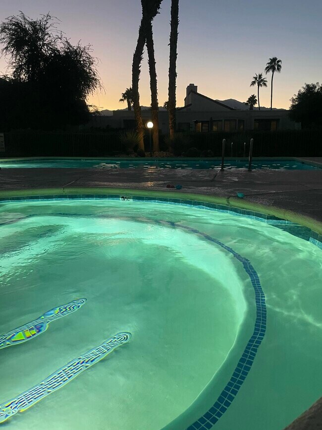 Foto del edificio - 829 Inverness Dr