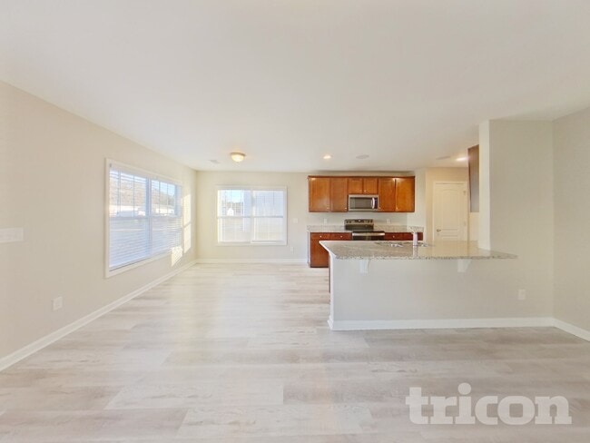 Building Photo - 422 Providence Plantation Cir