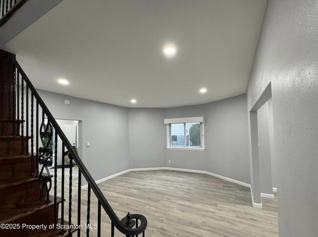 Foto del edificio - 342 N Main St