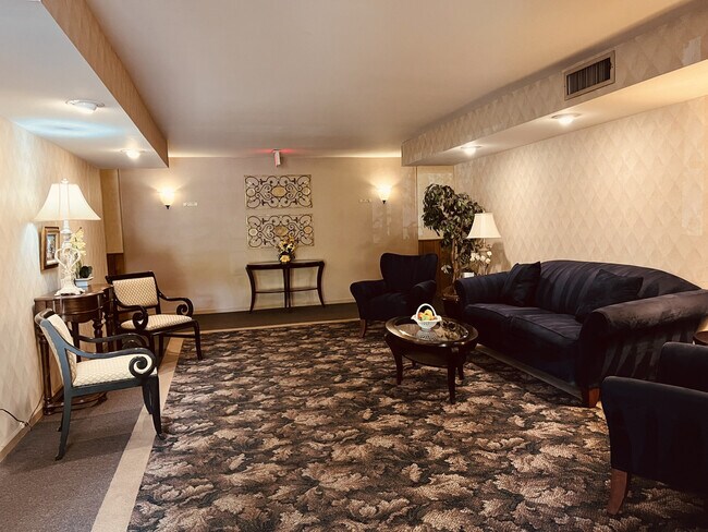 Foto del edificio - 7510 Farmingdale Dr