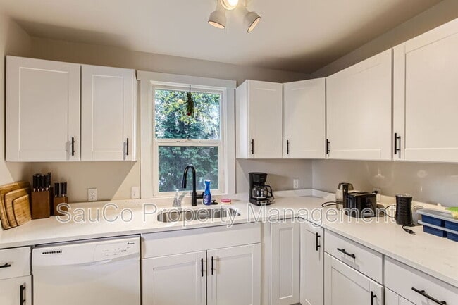 Building Photo - 5110 NE Glisan St