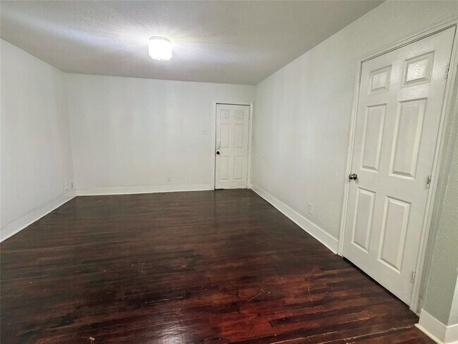 Building Photo - 1552 Lombardy St