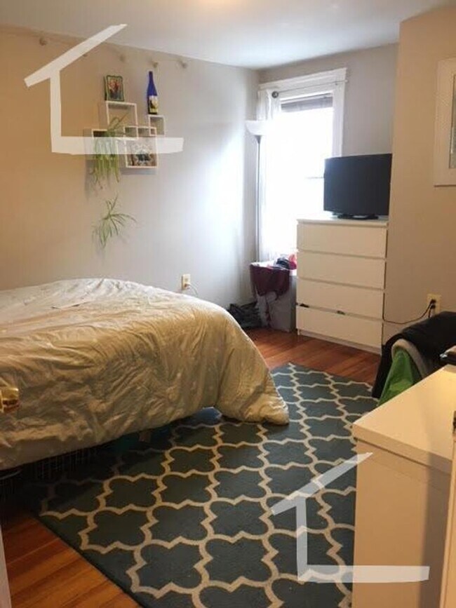 Building Photo - 22 Long Ave