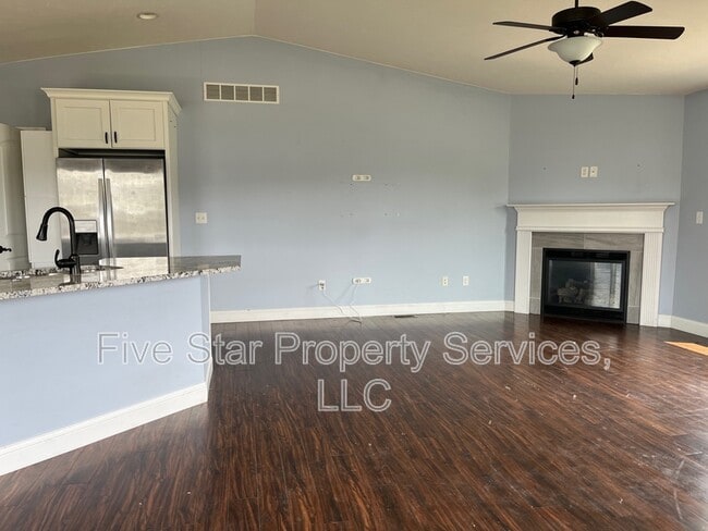 Building Photo - 1203 Hawthorn Ct