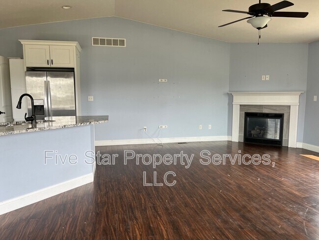 Foto del edificio - 1203 Hawthorn Ct