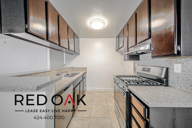 Building Photo - Incredible and Inviting Two Bedroom with C...