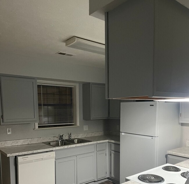 Building Photo - Apartment for Rent