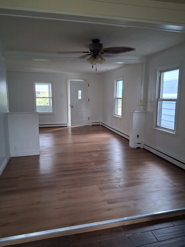 Sala y comedor - 51 McEwen Rd