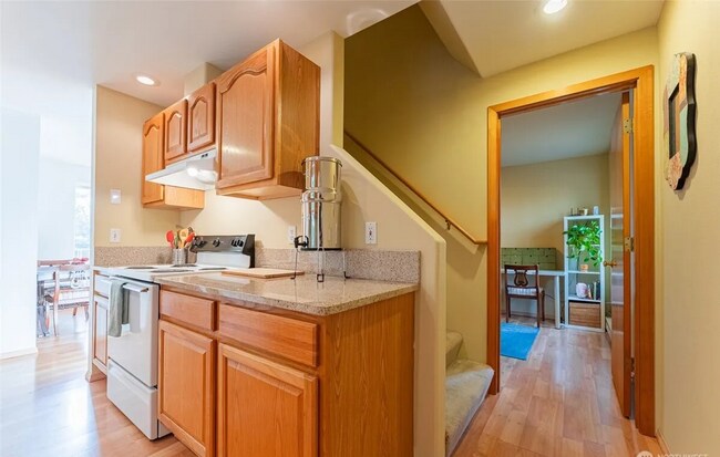 Building Photo - $500 off 1st month's rent! Short Term Lease Only, Charming 3 Bed, 1.5 Bath with Big Yard