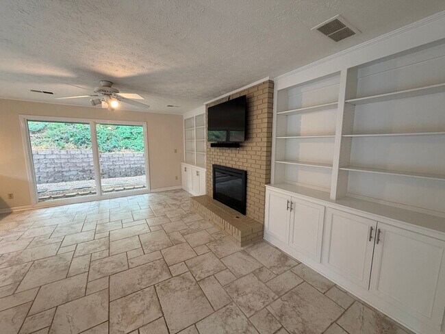 Building Photo - Beautiful Ranch Home in East Cobb's Indian Hills Subdivision!