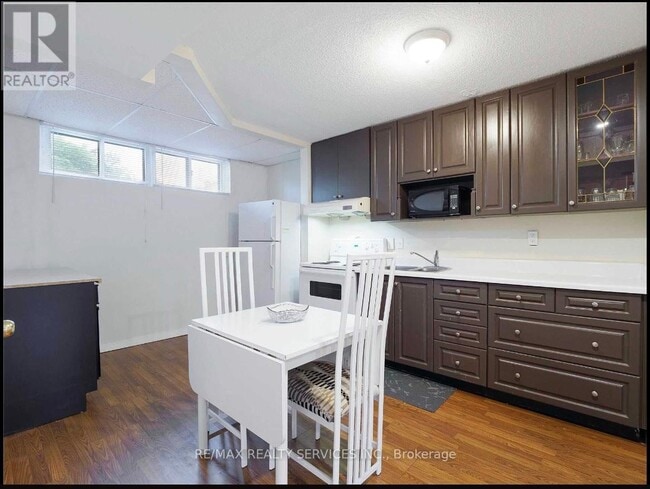 Building Photo - 34 Bridgenorth Crescent