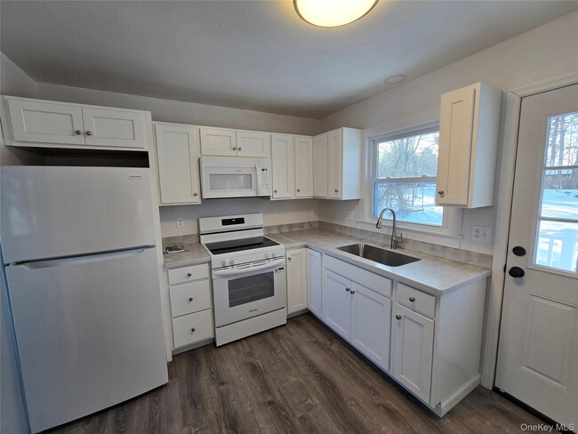 Building Photo - 182 Rock Hill Dr