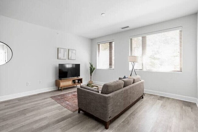 Foto del edificio - 5858 N College Ave