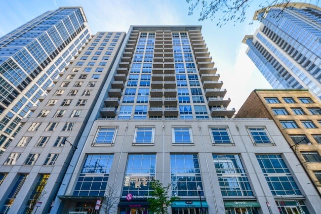 Building Photo - 1305 S Michigan Ave