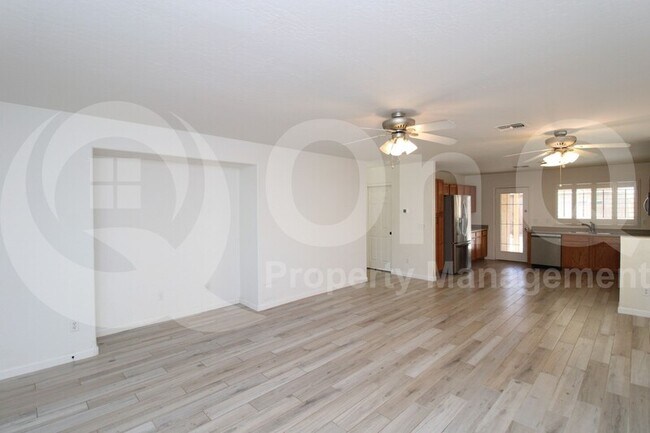 Building Photo - 13741 W Berridge Ln