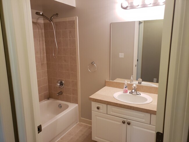 Foto del edificio - 3576 Oakmonte Blvd