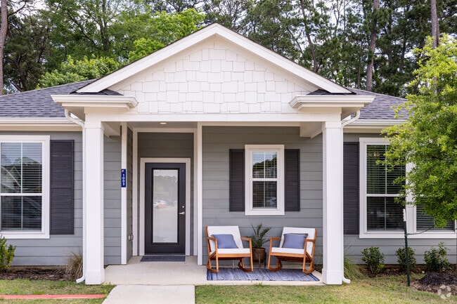 Building Photo - Cottage Living