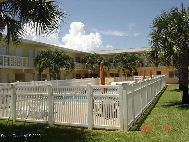 Foto del edificio - 7801 Ridgewood Ave