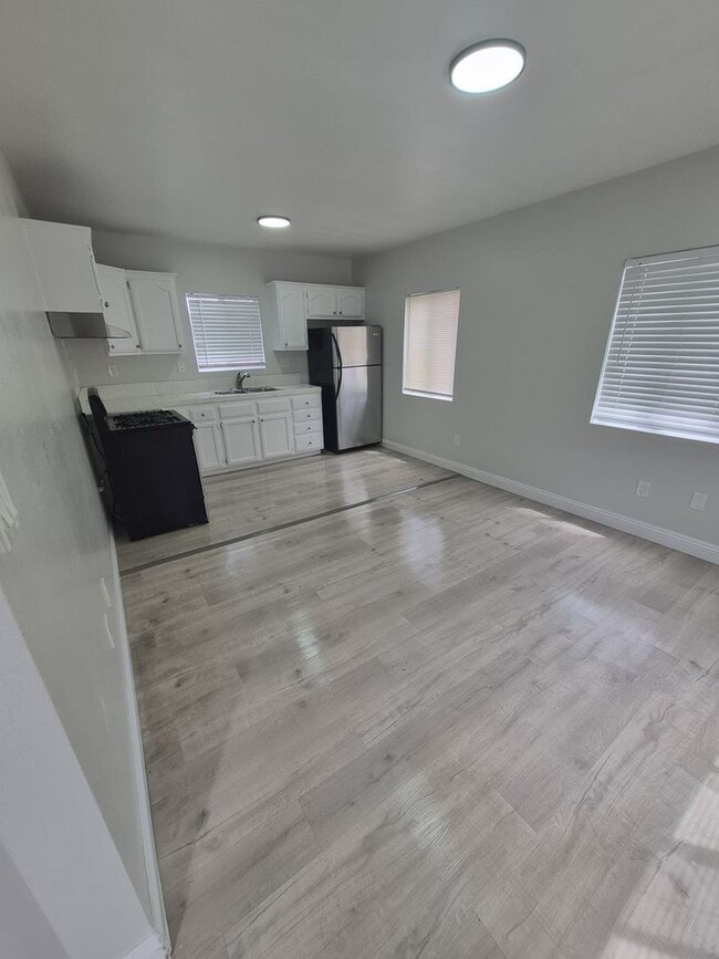 153 1/2 East 62nd Street - 153 1/2 East 62nd Street Apartment