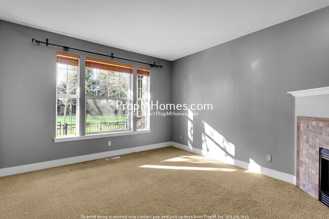 Foto del edificio - Cozy Two Bedroom Townhome in the Heart of Villebois - Newly Painted Interior!
