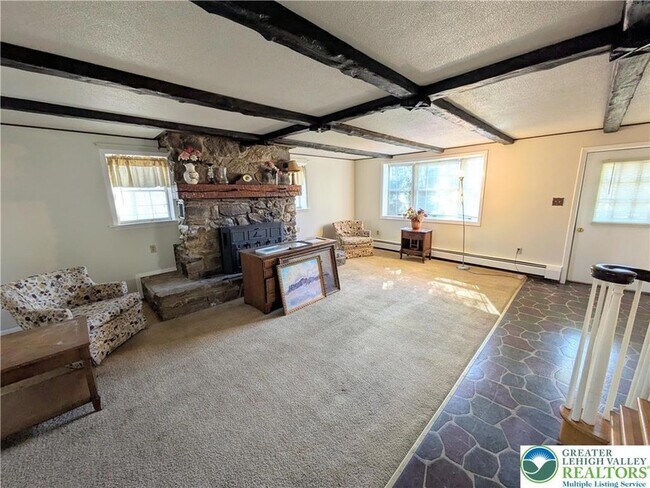 Foto del edificio - 3470 Rhododendron Dr