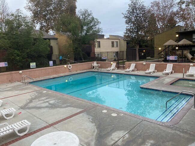 Building Photo - 18350 Hatteras St