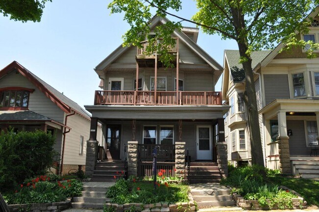 Foto del edificio - 3051 N Bartlett Ave