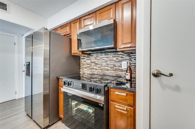 Foto del edificio - 4859 Cedar Springs Rd