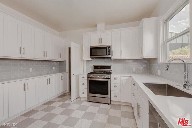 Foto del edificio - 3 br, 2 bath Condo - 464 N Orange Dr