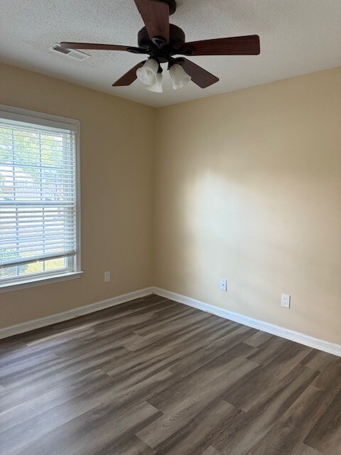 Foto del edificio - 4003 Whitetail Ct