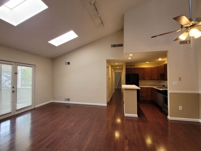 Foto del edificio - 2 Bedroom Condo - Robinson area