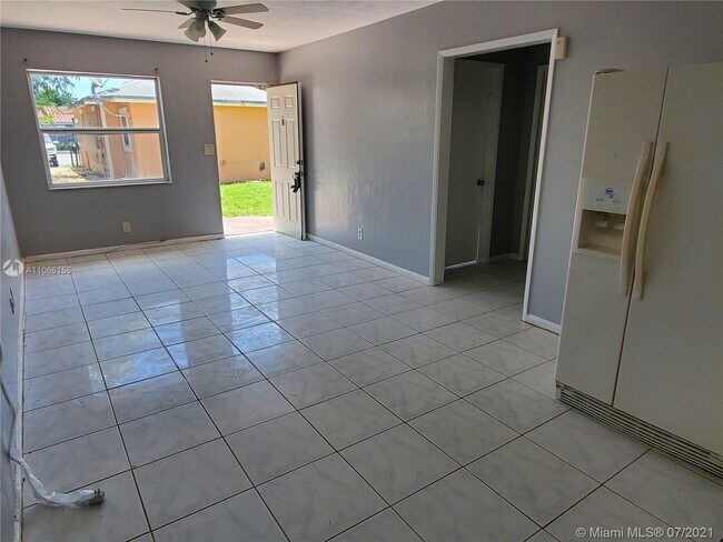 Foto del edificio - 1437 N Andrews Ave