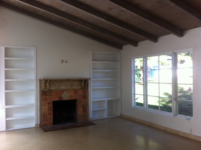 Building Photo - 15314 Earlham St